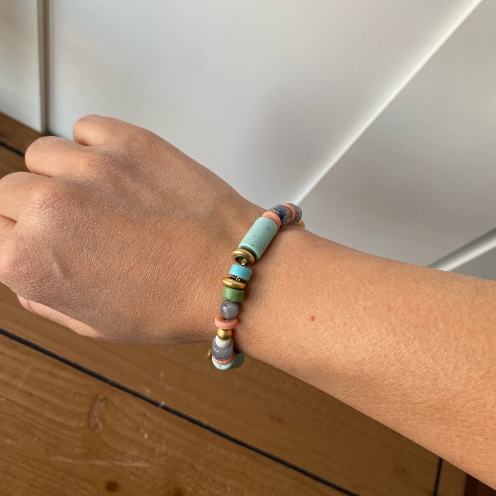 MADEWELL Gold Adjustable Beaded Bracelet with Turquoise and Pastel Accents - Picture 3 of 5
